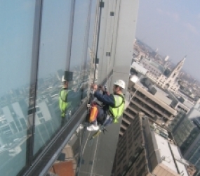 Đu dây sửa chữa kính