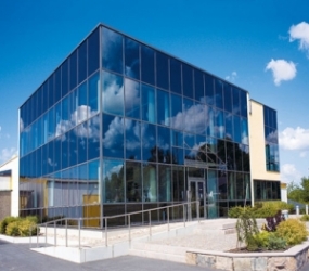 Lau kính ngoài trời