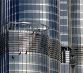 Lau kính nhà cao tầng